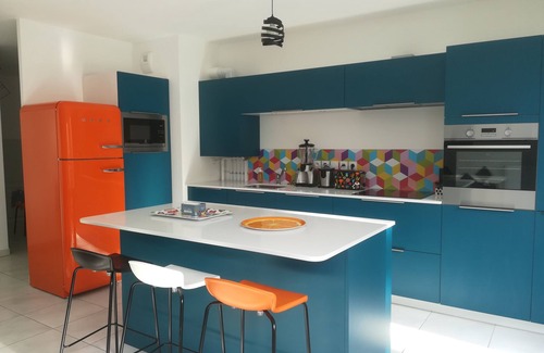 Martigues Apartment | Beautiful apartment with terrace 50 metres from Carro beach