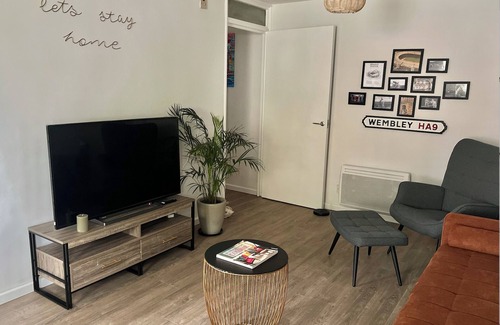 Barnhill Apartment | Beautiful apartment w/FREE parking 10 min - Wembley Stadium & 20 mins - London