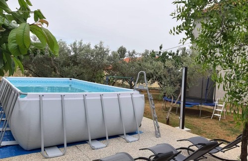 Bibinje Apartment | Beautiful apartment with a large garden and sea views