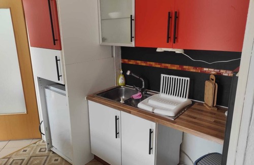 Zeitz Apartment | Beautiful apartment with a large garden