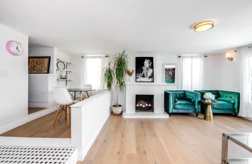 Adams Hill Apartment | Beautiful apartment with stunning view