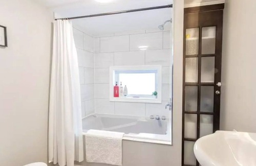 Downtown Gatineau Apartment | Beautiful apt Near the River, 10mins 2 Dtwn Ottawa