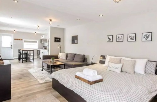 Downtown Gatineau Apartment | Beautiful apt Near the River, 10mins 2 Dtwn Ottawa