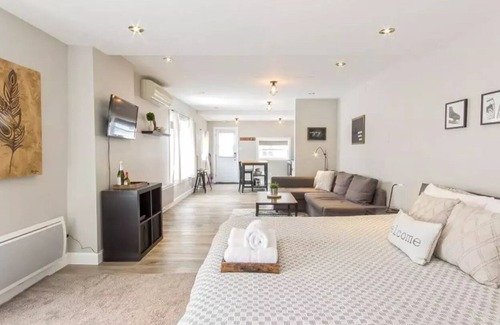 Downtown Gatineau Apartment | Beautiful apt Near the River, 10mins 2 Dtwn Ottawa