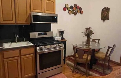 Crown Heights House | Beautiful Apt Prospect Hts steps from Broklyn Museum Garden 20 min Man/Times Sq.