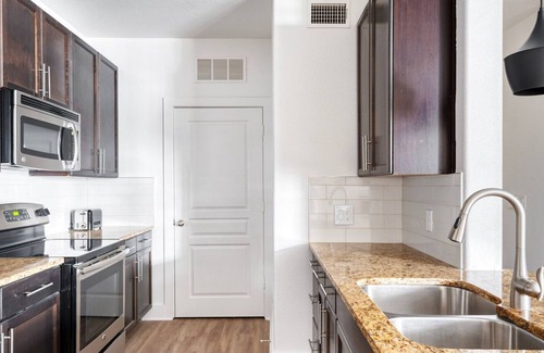 Gateway Apartment | Beautiful Arboretum 2BR w/ Pool, Gym & W/D, nr retail, by Blueground
