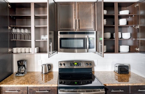 Gateway Apartment | Beautiful Arboretum 2BR w/ Pool, Gym & W/D, nr retail, by Blueground