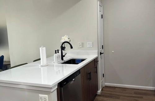 Shirlington Apartment | Beautiful Arlington Apartment with Pool & free Parking!