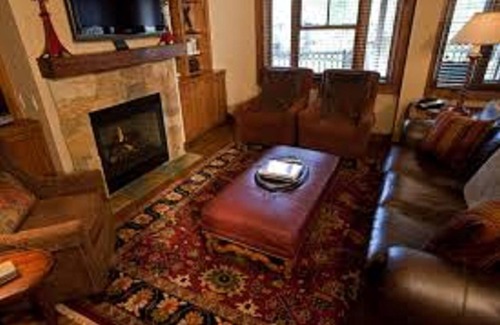 Aspen Condo | Beautiful Aspen Full Service Luxury Condo 1 Bed, 1 Bath Sleeps 4.