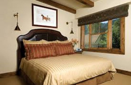 Aspen Condo | Beautiful Aspen Full Service Luxury Condo 1 Bed, 1 Bath Sleeps 4.