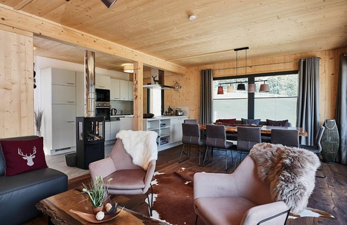 Steinach am Brenner House | Beautiful apartment in villa for 10 guests with WIFI, TV, terrace, panoramic view and parking