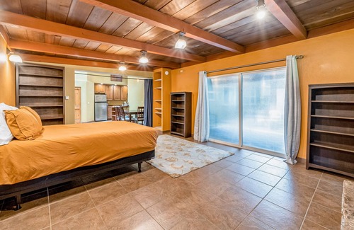 Arcata Apartment | Beautiful attached studio with golf nearby, kitchenette, & fast WiFi