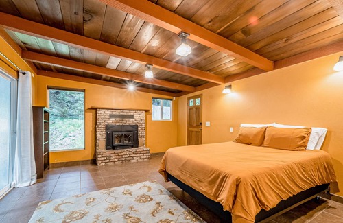 Arcata Apartment | Beautiful attached studio with golf nearby, kitchenette, & fast WiFi
