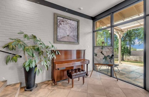 Riverside House | Beautiful Austin Retreat | Pool |Large Backyard | Sleeps 10