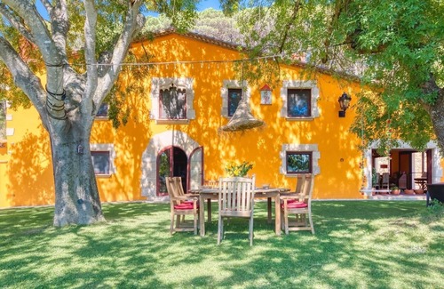 Urbanizacion El Mas Reixac Villa | Beautiful authentic Spanish house with huge pool and outdoor kitchen!