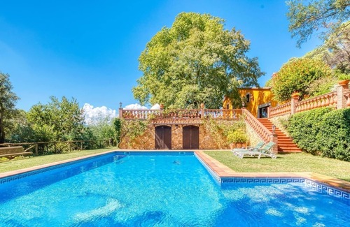 Urbanizacion El Mas Reixac Villa | Beautiful authentic Spanish house with huge pool and outdoor kitchen!