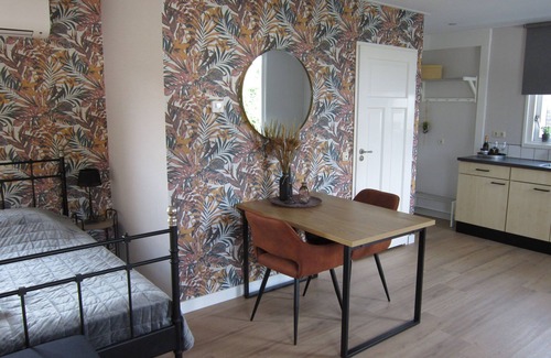 Bovenkarspel Bed & Breakfast | Beautiful b&b/vacation home located on a large garden surrounded by water.