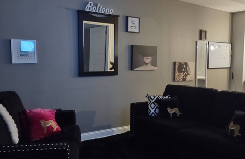 Buckhead Village Apartment | Beautiful babe cave in upscale Buckhead area