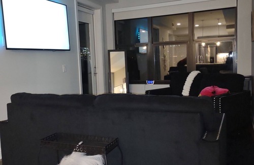 Buckhead Village Apartment | Beautiful babe cave in upscale Buckhead area