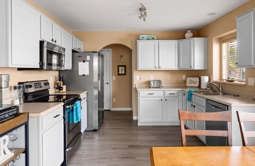 Canyon Trails House | Beautiful Backyard w/Heated Pool | Golf Nearby