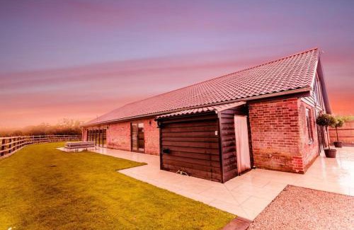 Dilham House | Beautiful Barn Conversion Close To The Broads