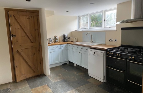Burgh Island House | Beautiful Barn, huge garden, perfect retreat close to Devon beaches & estuaries