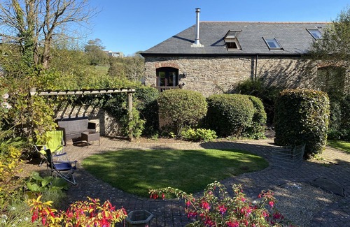 Burgh Island House | Beautiful Barn, huge garden, perfect retreat close to Devon beaches & estuaries