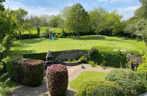 Burgh Island House | Beautiful Barn, huge garden, perfect retreat close to Devon beaches & estuaries