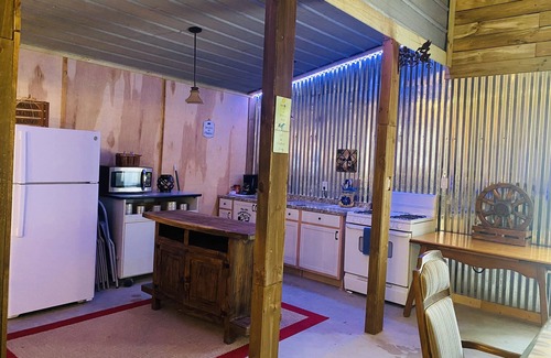 Willis House | Beautiful Barn inside a cheerful farm