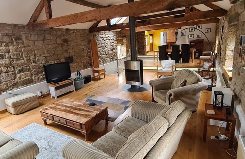 Tansley House | Beautiful Barn with hot tub close to Inn and falls walk