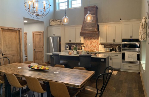 Santa Anna House | Beautiful Barndominium for any occasion!