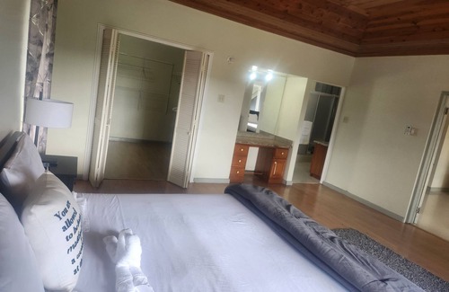 Mandeville Cabin | Beautiful Battersea lodge 5mins from mandeville Town