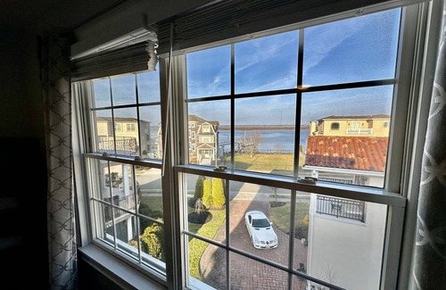 Ventnor City House | Beautiful Bay Home By Everything