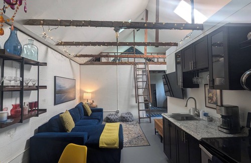 Bay Park Cottage | Beautiful Bay Park Cottage near everything