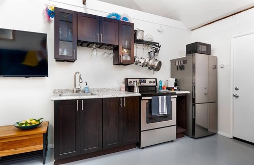 Bay Park Cottage | Beautiful Bay Park Cottage near everything