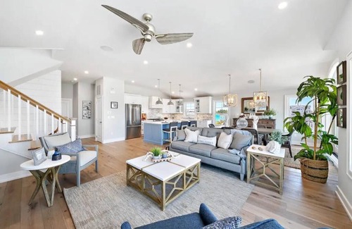 Holgate Apartment | Beautiful Bay Views with gorgeous sunsets. 5 Bdr