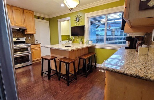 Newark House | Beautiful Bayarea Bungalow centrally located!