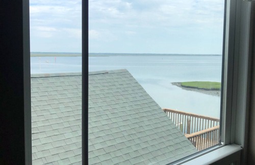 Green Creek Condo | Beautiful Bayfront Duplex with Boat Slip