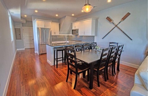Avalon House | Beautiful Bayfront in heart of Avalon