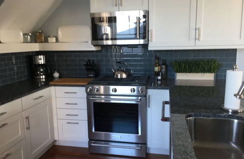 Avalon House | Beautiful Bayfront in heart of Avalon