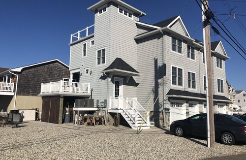 Ortley Beach House | Beautiful Bayview Home Ortley Beach with Great side yard 6 beach passRR#22-332