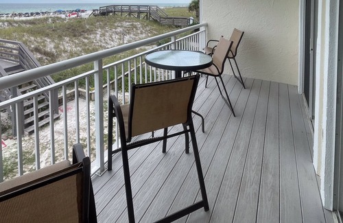 Fort Walton Beach Condo | Beautiful beachfront condo with shared pool and beach access