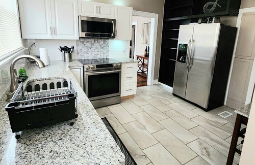 Higbees Daytona House | Beautiful! Beach Bungalow central to EVERYTHING!