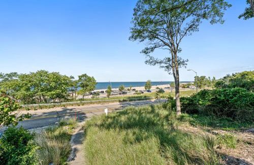 Grand Haven House | Beautiful Beach Cottage across from Park