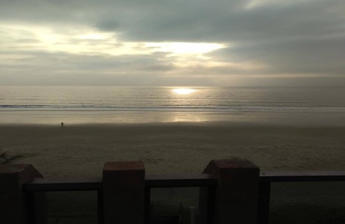 Itapema Apartment | BEAUTIFUL BEACH COVERAGE FOR 11 PEOPLE - MEIA PRAIA, ITAPEMA/SC