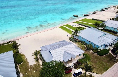 Alice Town House | Beautiful Beach Front Villa in Resort World Bimini Bahamasnn