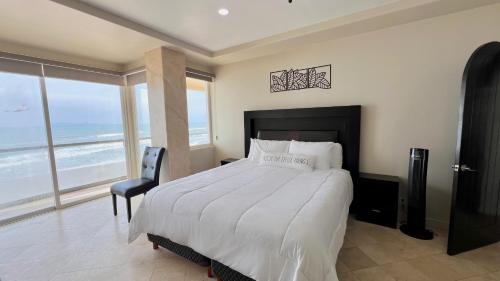 Villa del Mar Apartment | Beautiful Beach Front Condo near Downtown