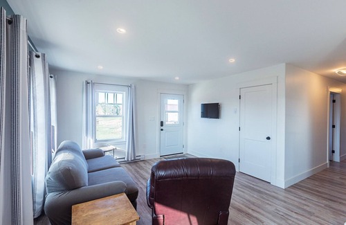 DeSable Cottage | Beautiful Beach House, 3 Bedroom, 2 Bath, Bbq, & Firepit.