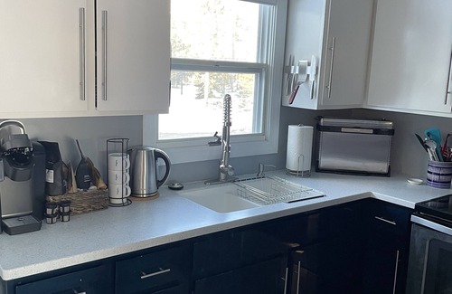 Upper Peninsula House | Beautiful Beach House on Lake Superior 15 min to downtown Marquette