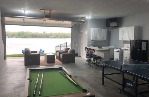 Twin Lake House | Beautiful beach house, luxury family retreat - 227 ft sandy beachfront! Hot Tub!